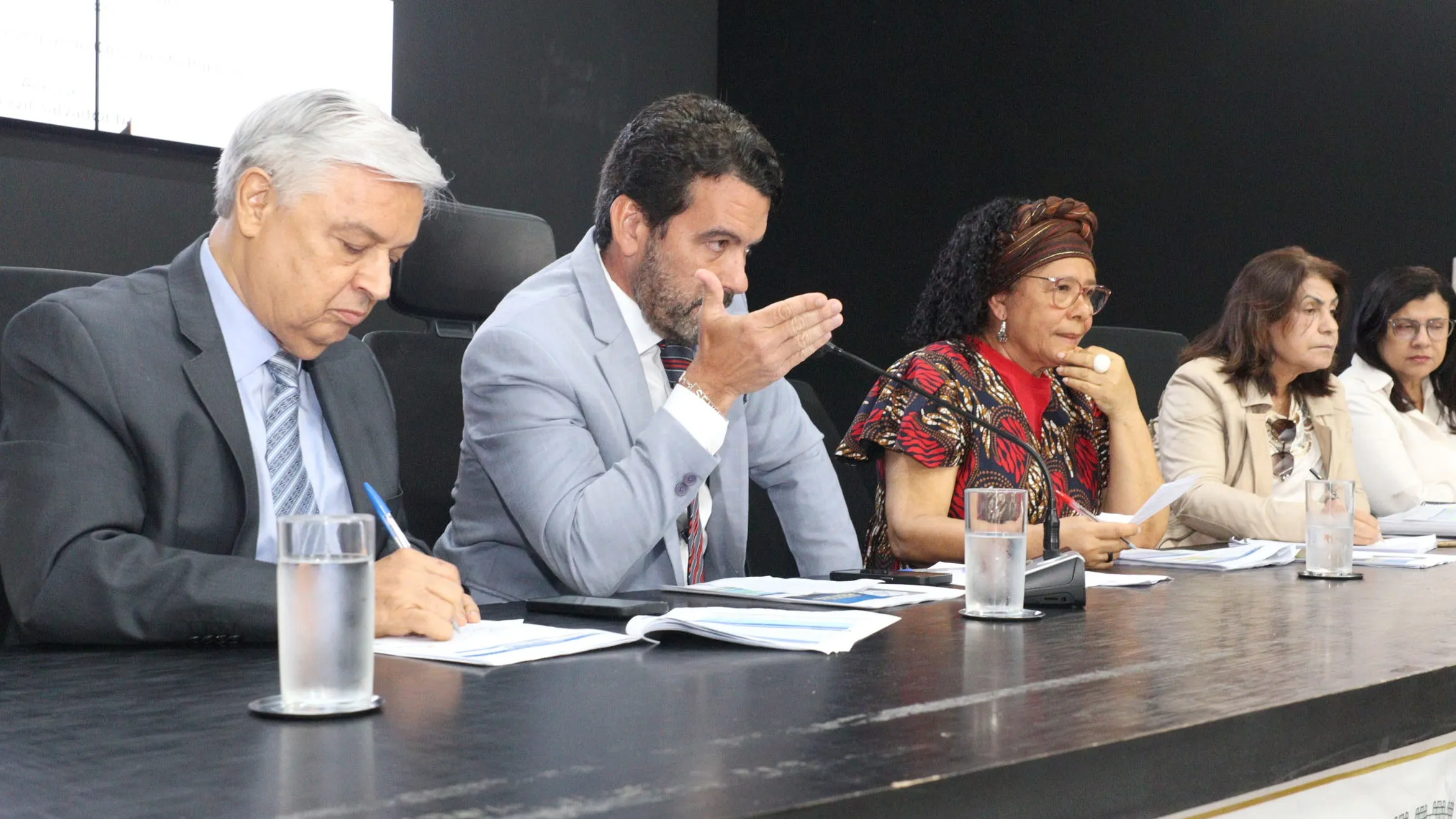 Câmara discute orçamento de Salvador para 2026 em audiência pública