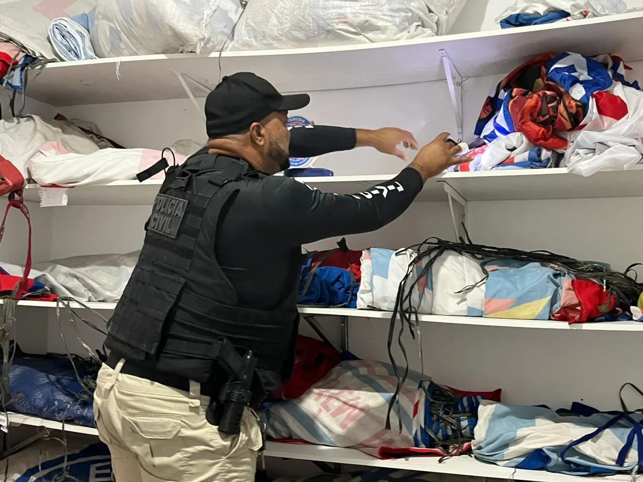 Operação contra torcida organizada prende 7 e apreende 3 adolescentes em Salvador