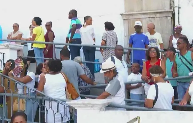 "Protetora da visão", Santa Luzia recebe homenagens de devotos em Salvador