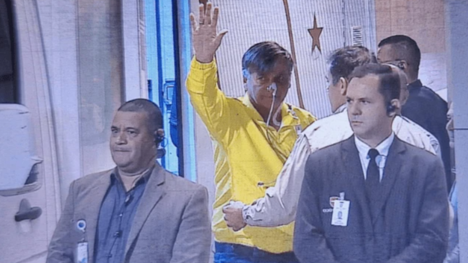Bolsonaro deve passar por cirurgia ainda neste domingo (13). Foto: Reprodução / SBT News
