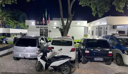 Homens são presos por receptação de veículos roubados e alteração de placas em Salvador