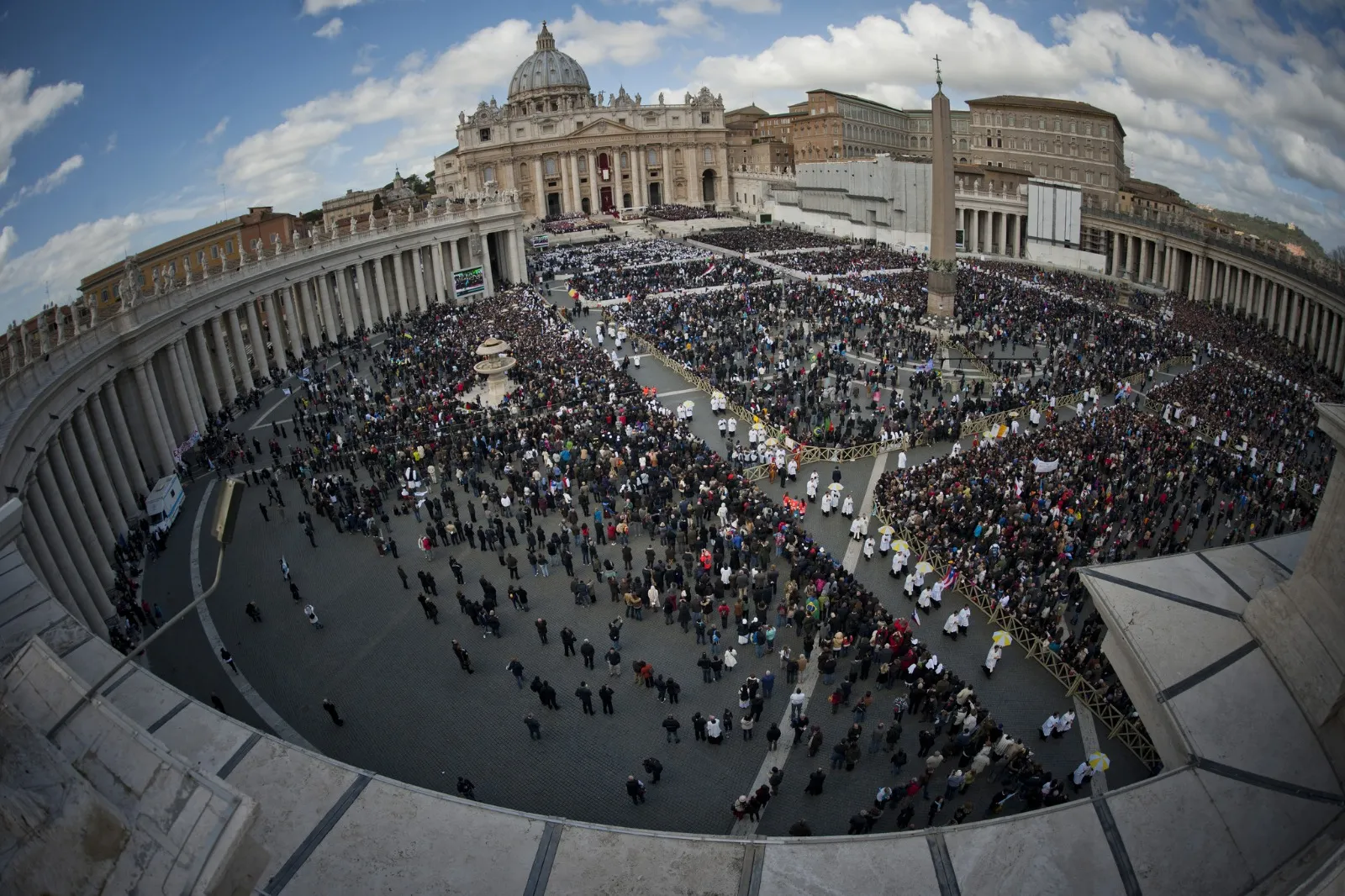 Mais uma vez, novo papa é eleito com dois dias de conclave