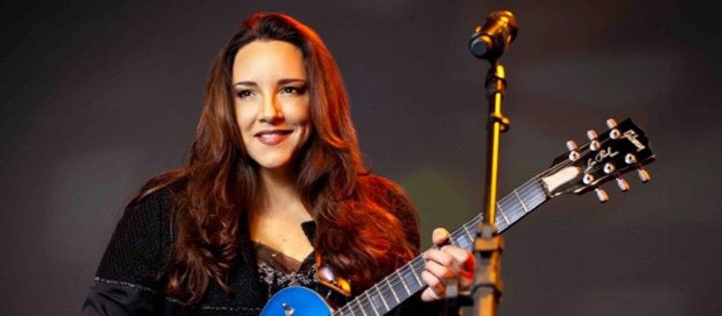 Ana Carolina interrompe show em Caetit&eacute;, na Bahia, reclama de problemas t&eacute;cnicos no som e critica a equipe antes de retomar a apresenta&ccedil;&atilde;o