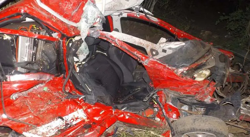 Casal morre em batida com caminhão na BR 324; mulher estava grávida de sete meses