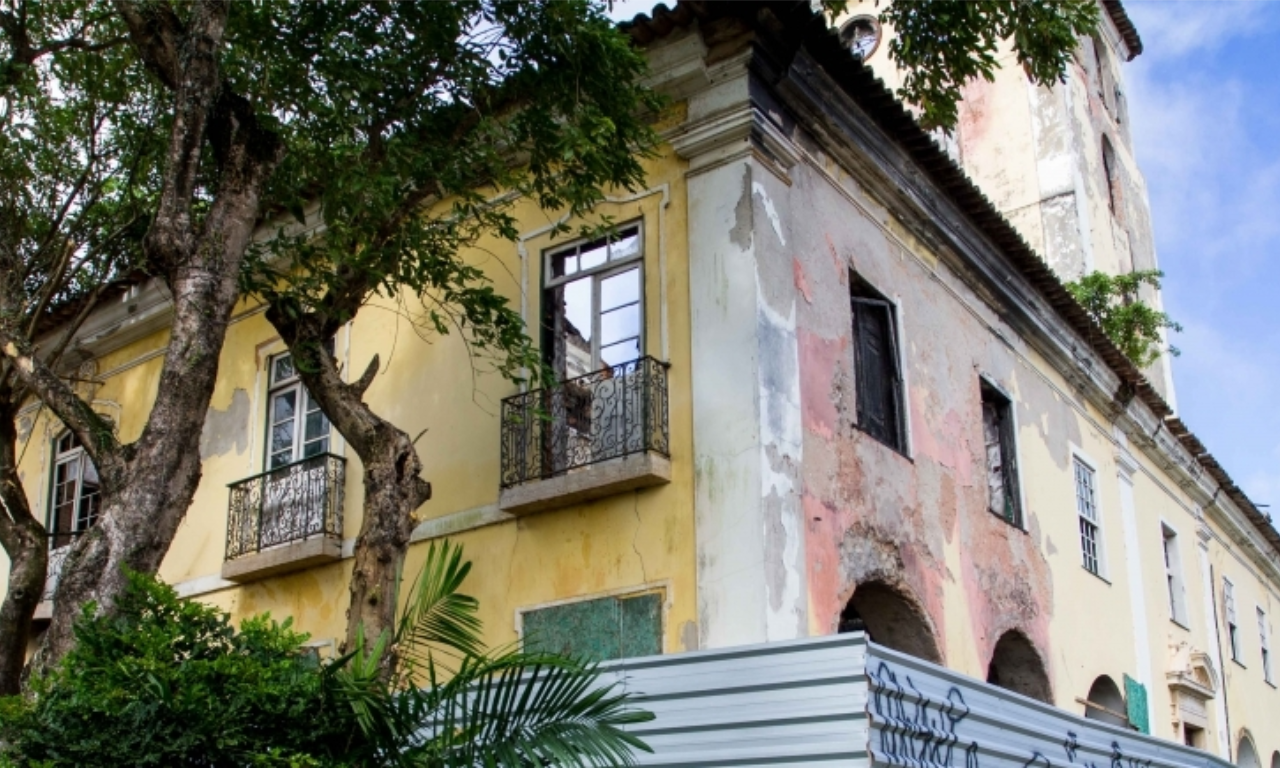 Solar Boa Vista est&aacute; abandonado h&aacute; 13 anos, desde que um inc&ecirc;ndio destruiu cerca de 70% de sua estrutura. Foto: Reprodu&ccedil;&atilde;o