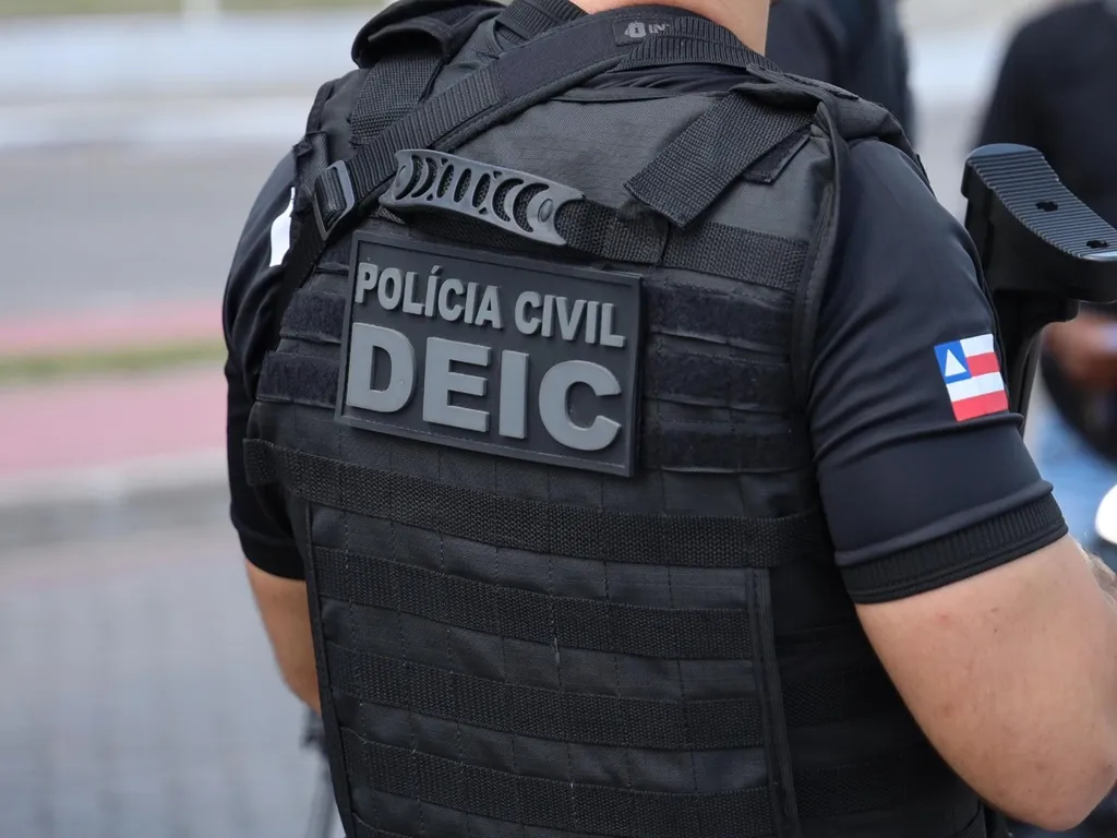 Homem é preso por extorsão após ameaçar família em Vitória da Conquista