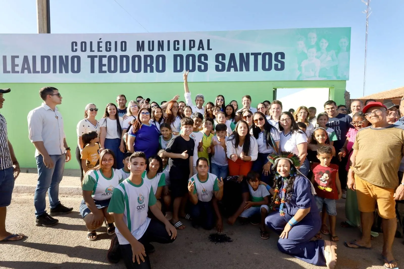 Governo da Bahia entrega obras nas áreas de educação, infraestrutura, saúde e abastecimento de água em Cocos