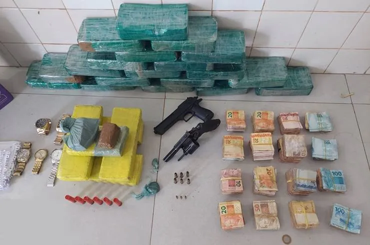 Homem é preso com 21 quilos de drogas e mais de R$ 31 mil em Barreiras