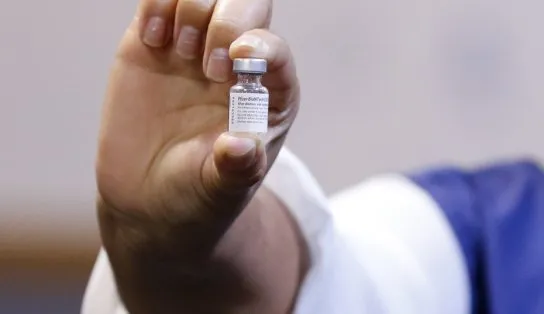 Salvador começa a aplicar 4ª dose da vacina contra a Covid em pessoas de 50 anos ou mais; três Drive-Thrus serão reabertos
