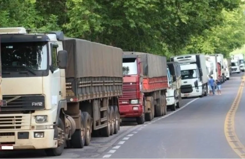 Ministro de Minas e Energia quer trocar diesel por gás nos caminhões; saiba mais 