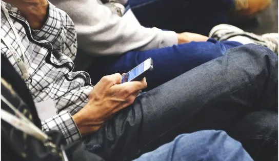 Ministério da Justiça proíbe venda de iPhone sem carregador de bateria; empresa foi multada em R$ 12, 2 milhões