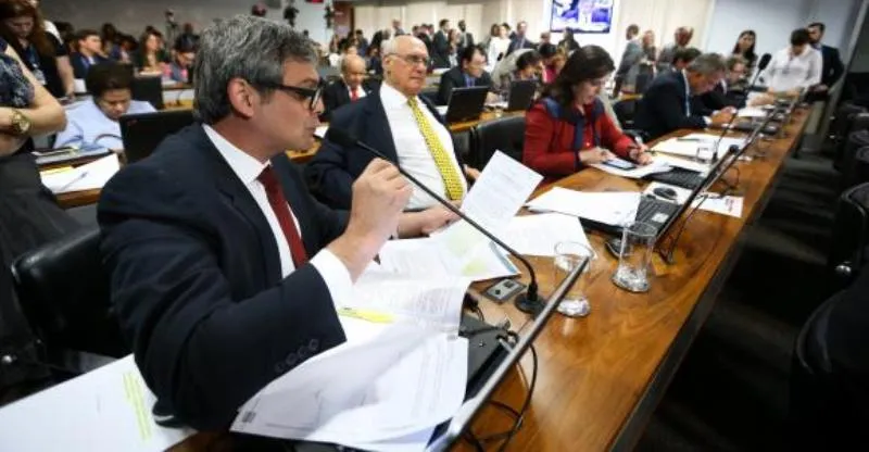 “DIRETAS JÁ”: Comissão do Senado aprova, por unanimidade, PEC da Eleição Direta