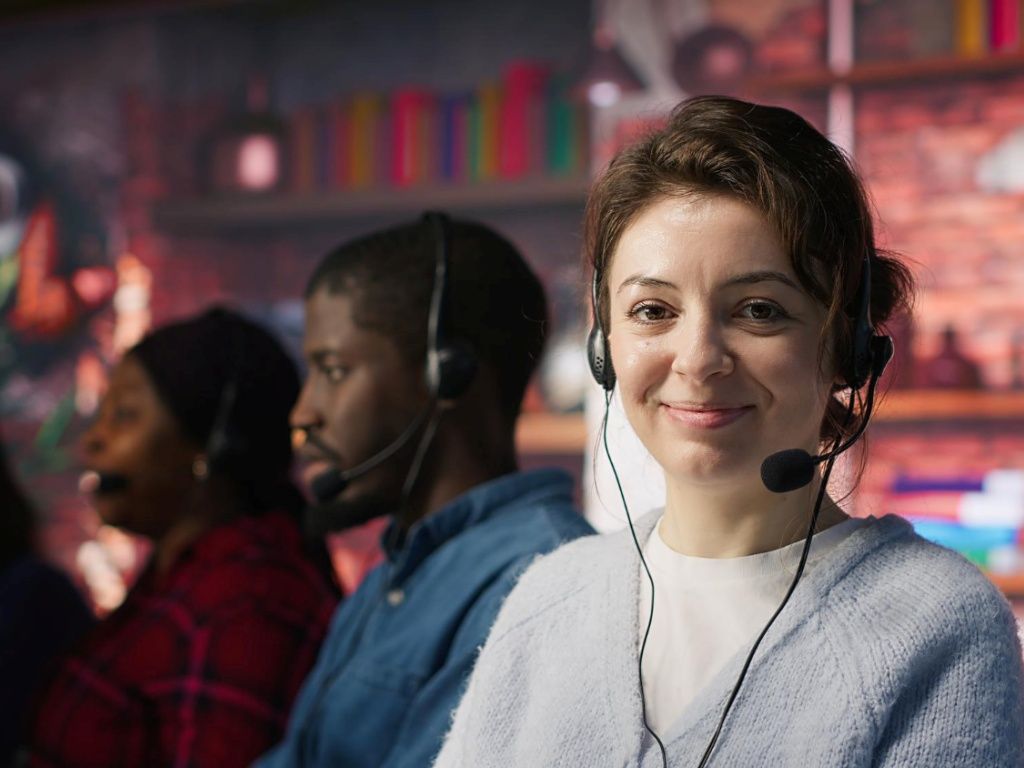 Dentre as vagas de emprego nesta quinta, em Salvador e RMS, estão: operador de telemarketing, assistente de marketing, vendedor e mecânico. Foto: Ilustrativa/Freepik