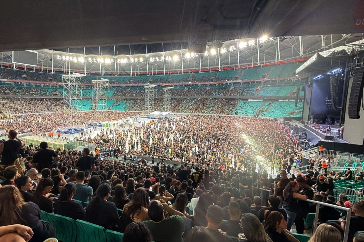 P&uacute;blico come&ccedil;a a lotar Arena Fonte Nova para show do Guns N&rsquo; Roses. Foto: Jo&atilde;o Tramm/Aratu On