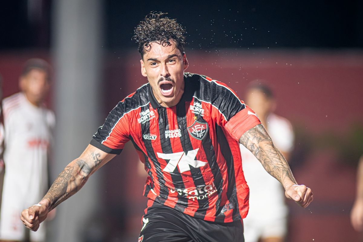 Com gol de Lucas Halter, o Vitória vence o Internacional e sai da zona de rebaixamento momentaneamente. Foto: Victor Ferreira/EC Vitória