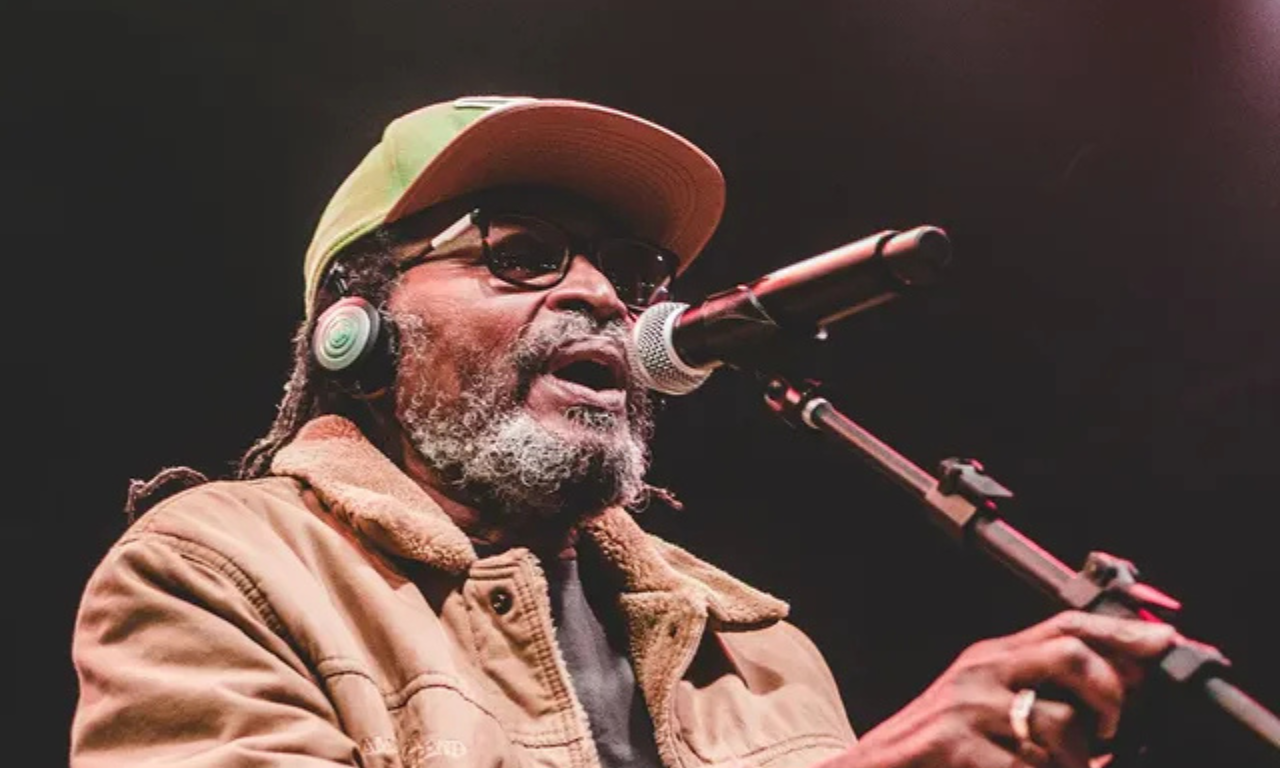 Edson Gomes se pronuncia sobre fim da carreira ap&oacute;s rumores de despedida.Foto: Reprodu&ccedil;&atilde;o