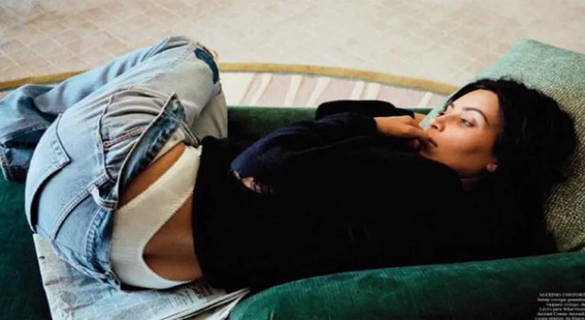 Sem maquiagem, Kim Kardashian posta foto de calcinha na web
