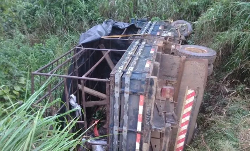 Acidente envolvendo caminhão deixa 17 feridos no sul da Bahia