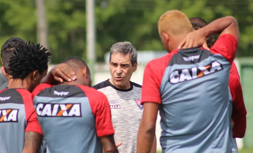 Vitória está escalado para jogo decisivo contra o Paraná; veja time