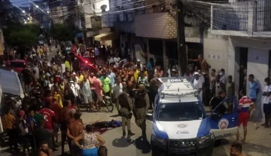 Terror na van: tiroteio entre PM e suspeitos deixa dois mortos em Salvador; um dos criminosos foi linchado