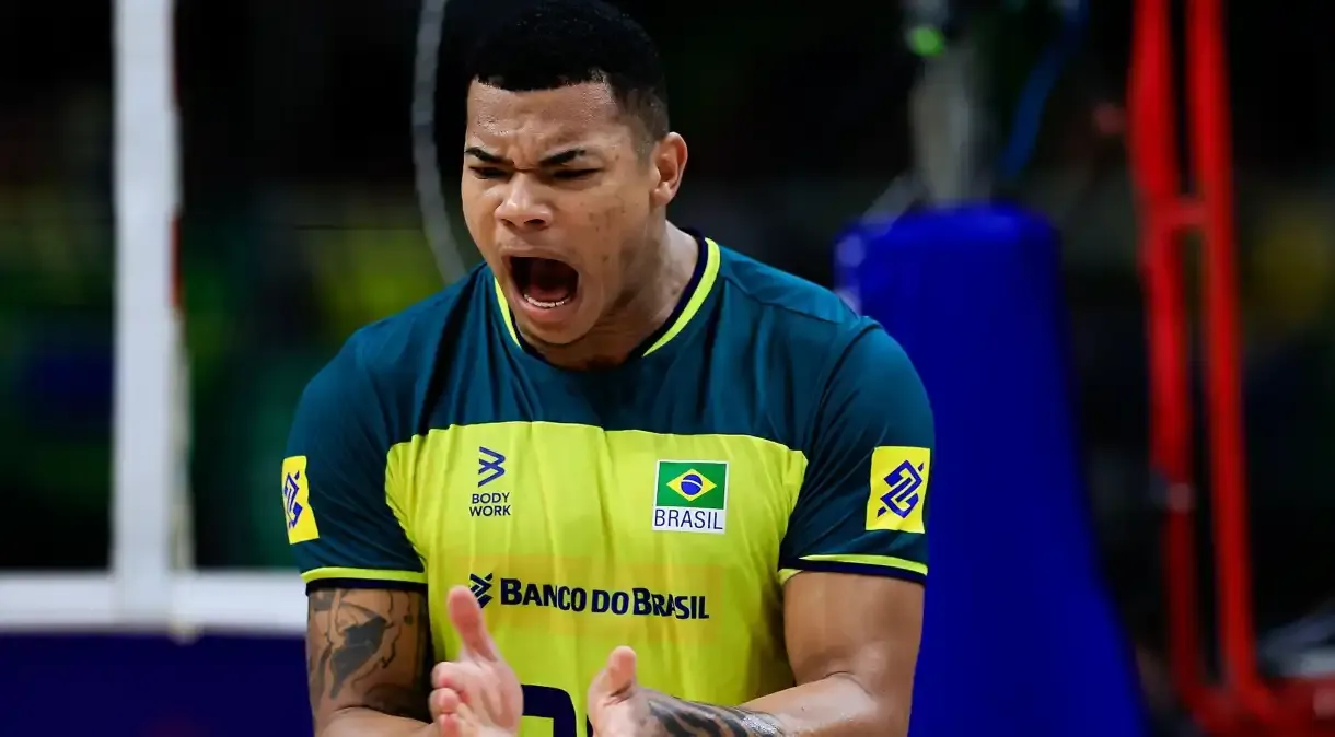 Brasil é superado pela Itália na estreia do vôlei masculino em Paris