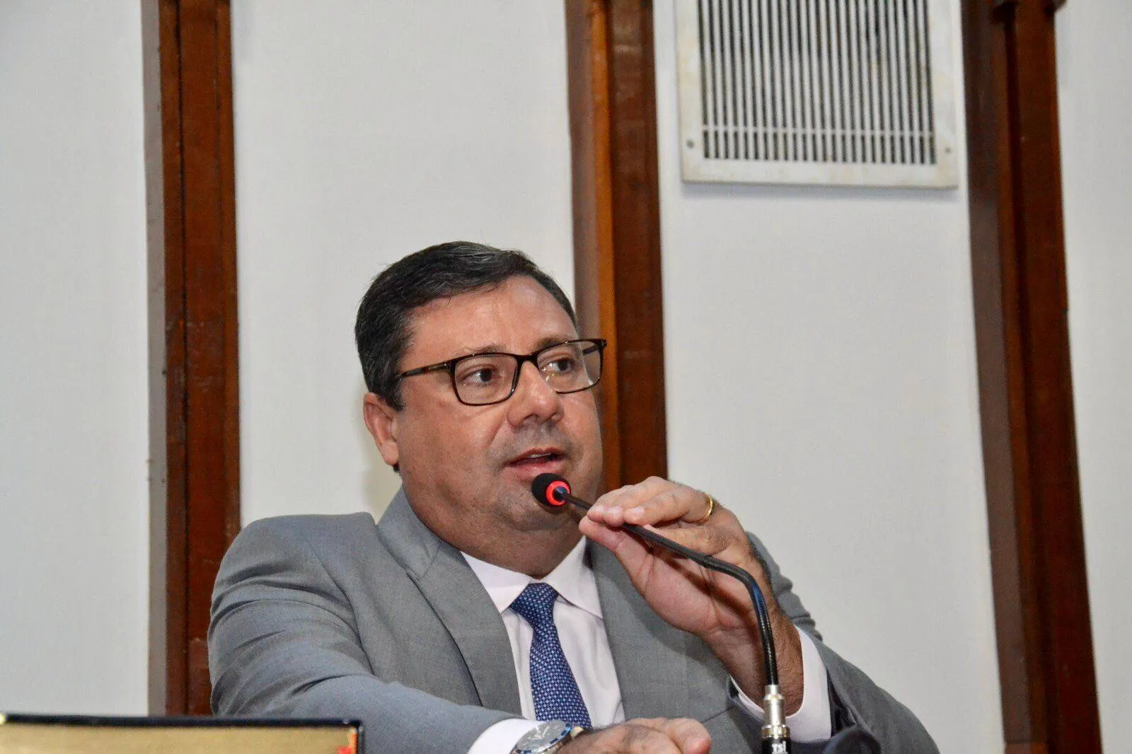 Deputado questiona contratação milionária do Hospital Albert Einstein