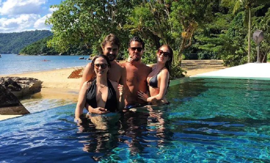 CIUMENTA: Bruna Marquezine reclama de aproximação de Marina Ruy Barbosa e Tatá Werneck durante o réveillon