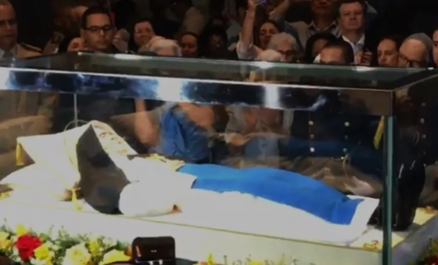 Sala das Relíquias é reaberta com réplica do corpo de Irmã Dulce