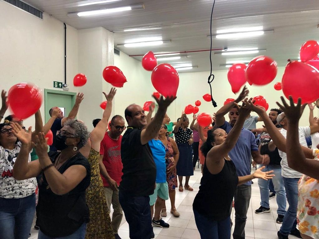 As aulas do programa de alfabetização gratuita acontecem na Estácio, no bairro Costa Azul. Foto: Divulgação