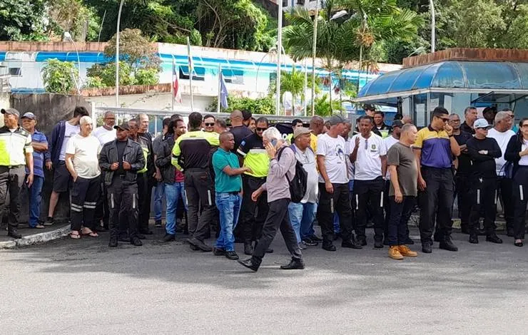 Servidores municipais de Salvador fazem manifestação e pedem criação de plano de carreira