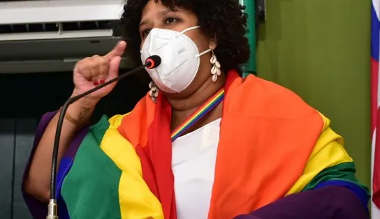 Única vereadora LGBTQIA+ da Câmara de Salvador, Laina Crisóstomo repudia ataques de Luiz Carlos à lei “Teu Nascimento”; "política bolsonarista"