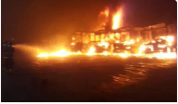 Ônibus ficam destruídos após incêndio em garagem na cidade de Alagoinhas; saiba mais 
