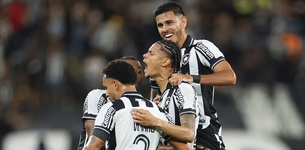 Subúrbio baiano brilha: joias do Botafogo marcam e homenageiam Salvador