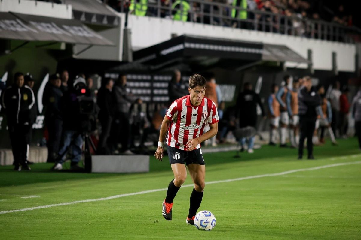 Bahia avan&ccedil;a negocia&ccedil;&otilde;es para substituto de Arias na lateral-direita. Foto: Reprodu&ccedil;&atilde;o/Estudiantes