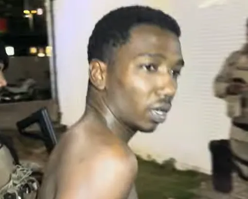 Um homem conhecido como “Dadinho”, foi preso na tarde desta quarta-feira (17) após uma troca de tiros com policiais militares no bairro Nordeste de Amaralina, em Salvador.