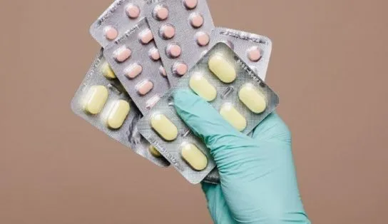 Pfizer aprova primeiro comprimido contra a Covid-19; medicamento será vendido com o nome de Paxlovid