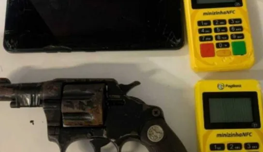 Parcelado e à vista? Após troca de tiros, traficante com maquinha de cartão é preso em Salvador 