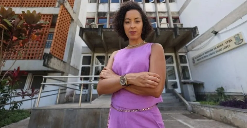 Impedida de assumir vaga como cotista, médica é nomeada professora da Ufba por determinação da Justiça