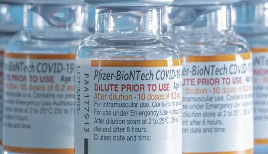 Novo carregamento da vacina pediátrica da Pfizer chega ao Brasil; é o terceiro lote enviado ao país