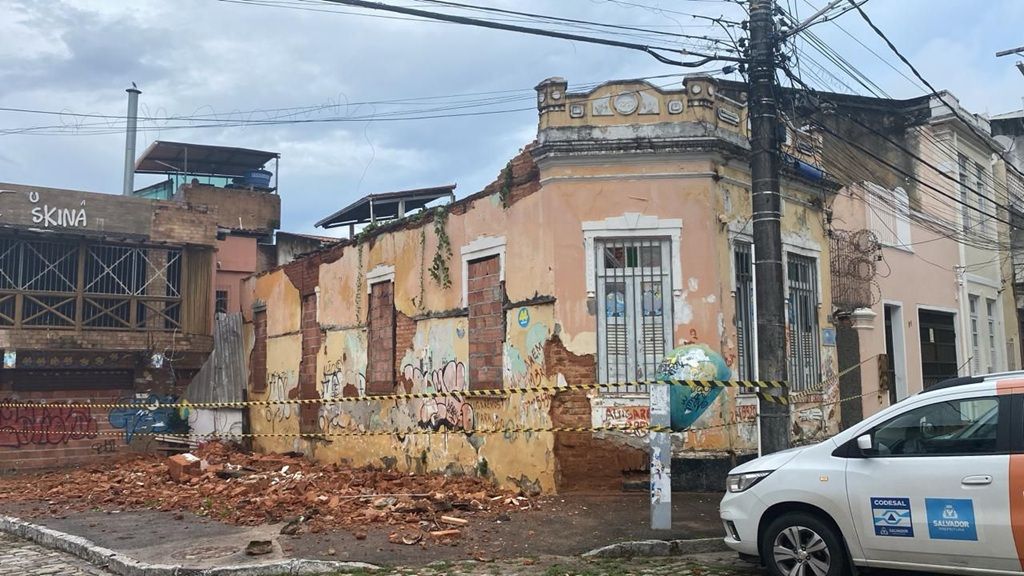 Casarão Antigo Desaba Em Salvador
