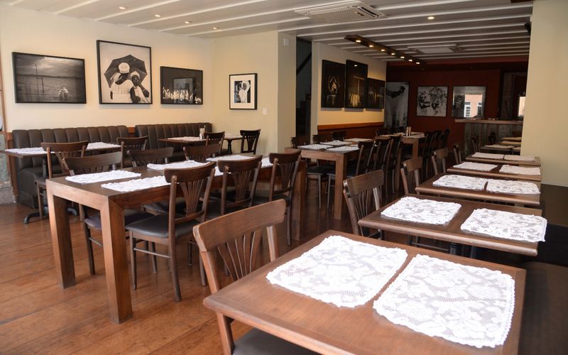 A gastronomia natalina no Centro Histórico de Salvador, especialmente no Pelourinho e Santo Antônio Além do Carmo, foca na iniciativa