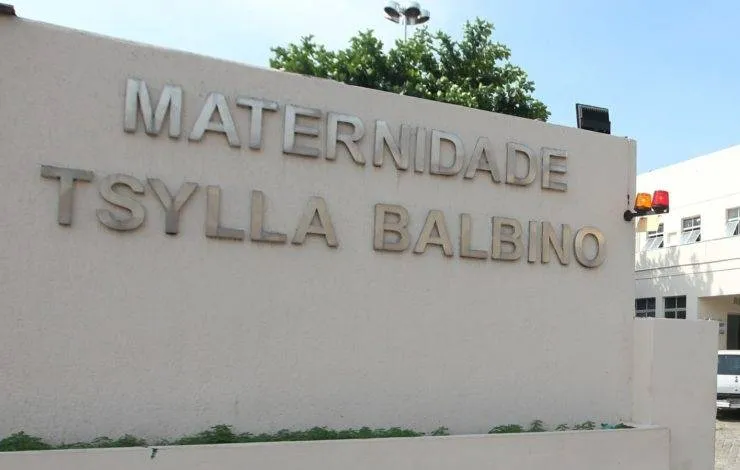 Corpo de bebê que morreu durante o parto segue no IML; família denuncia negligência médica