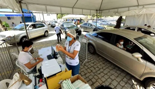 Idosos a partir de 75 anos serão imunizados contra a Covid-19 na tarde desta segunda-feira em Salvador