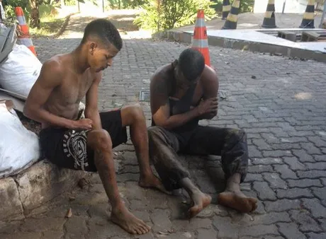 Bandidos baleados em tentativa de assalto a ônibus são presos no CAB; um assaltante foi morto