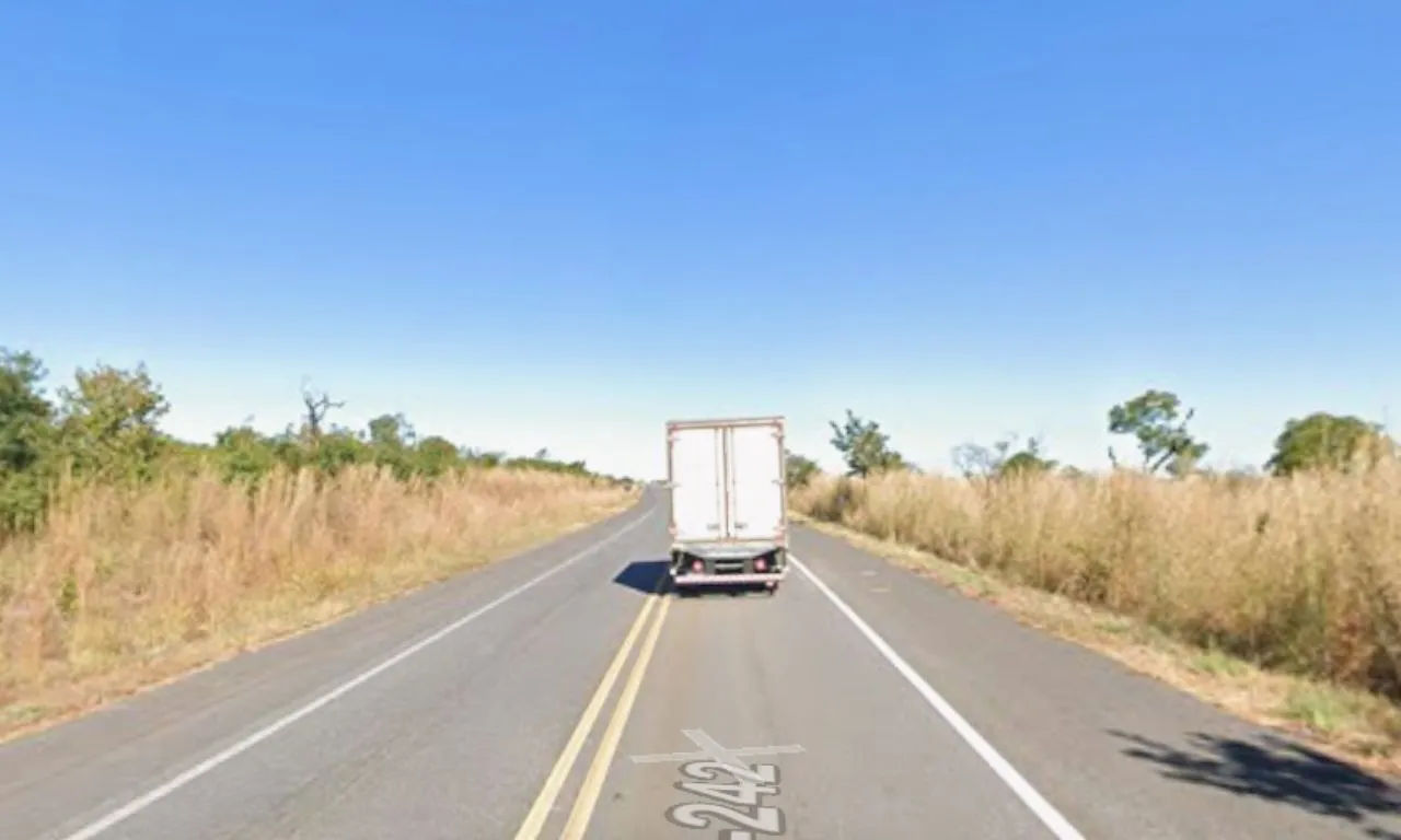 Pedestre morre após ser atropelado por veículo de carga na BR-242, em Barreiras