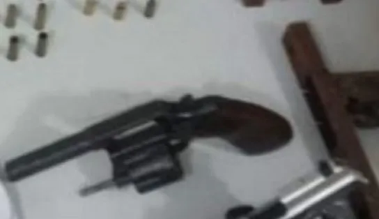 Dupla de criminosos morre após trocar tiros com a polícia no Bairro da Paz; drogas e armas são apreendidas