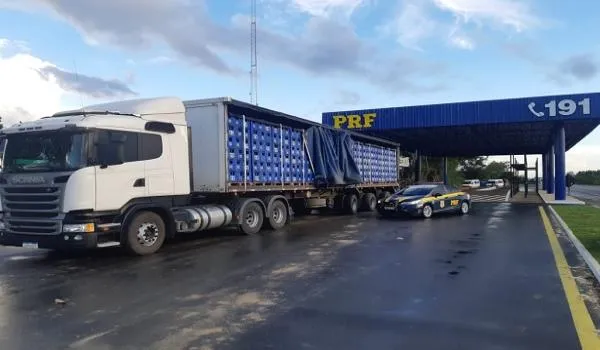 Mais de 21 mil litros de cerveja são apreendidos pela PRF em Poções, na Bahia 