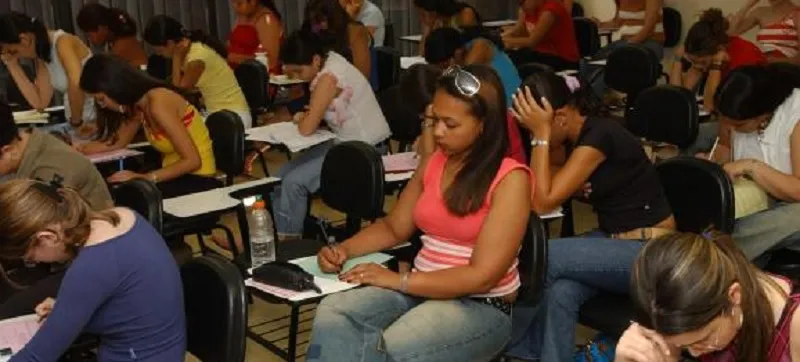 ENSINO SUPERIOR: MEC prorroga prazo de documentos do Fies devido à greve dos bancários
