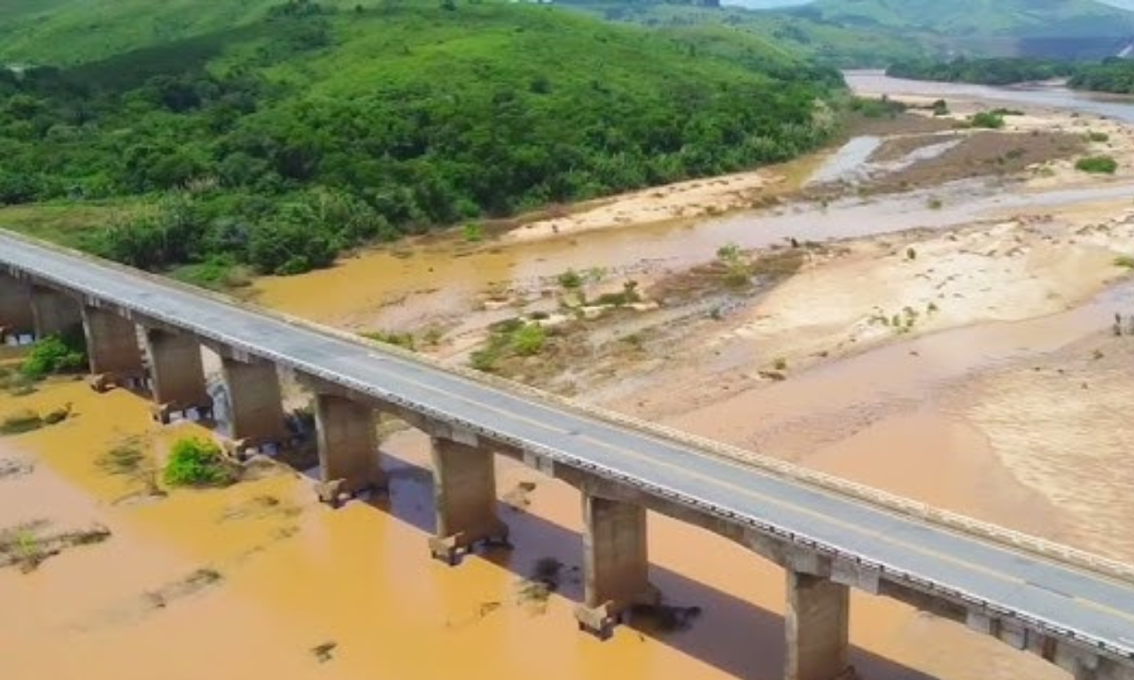 Tráfego em ponte é interrompido.Foto: Reprodução | Youtube/ Rotas do Nordeste