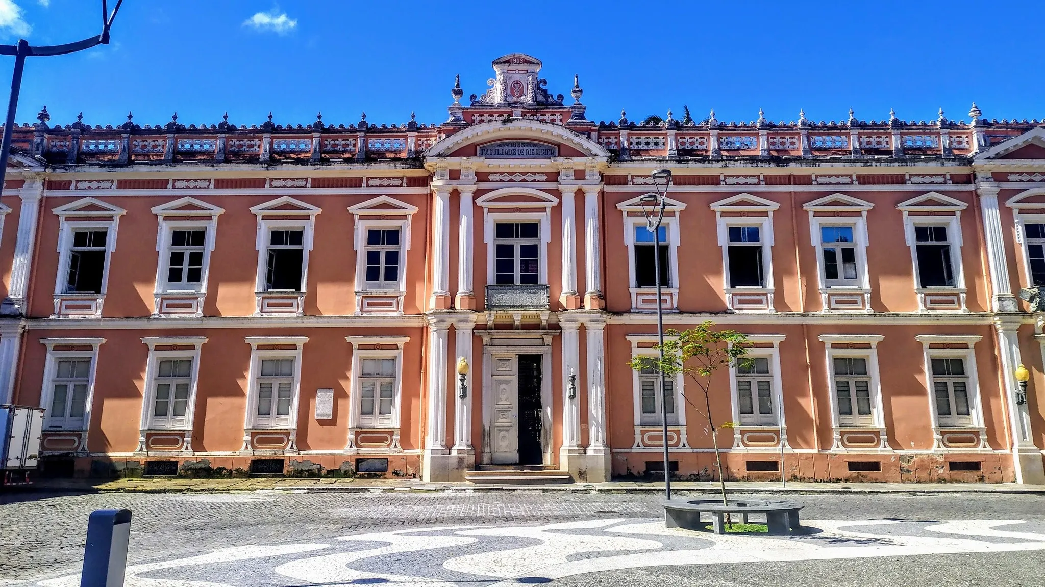 Ufba pede apoio para conter deterioração de Prédio da Faculdade de Medicina